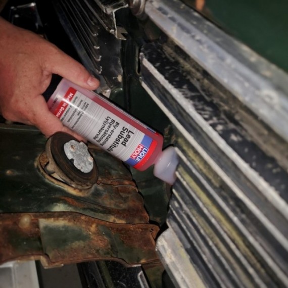 Liqui Moly Bly-erstating helles i bensintank